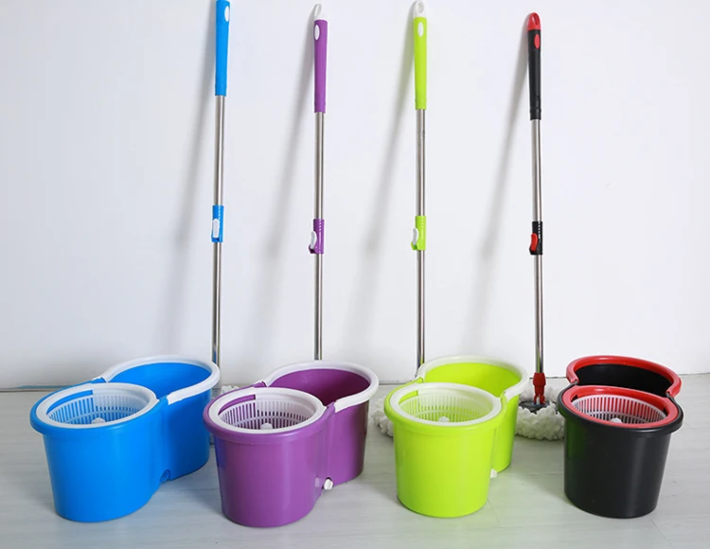 Sceau a ménage serpillière rotatif a 360°